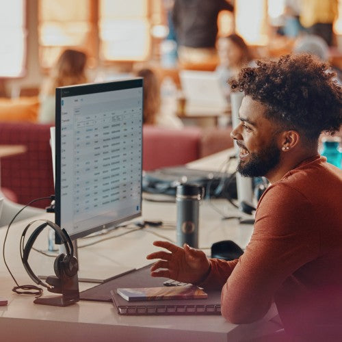 Poly Voyager Focus 2 USB-A with charge stand Headset