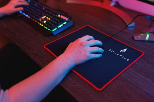 SureFire Silent Flight 320 Gaming mouse pad Black, Red