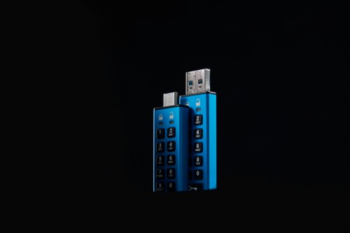 Kingston Technology IronKey 32GB Keypad 200, FIPS 140-3 Lvl 3 AES-256 Hardware Encrypted