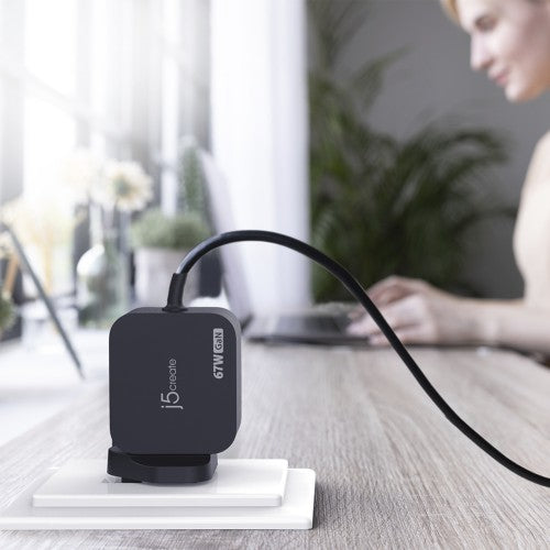 j5create JUP1565DC 67W GaN PD USB-C® Mini Charger with 6 Types of DC Connector-UK, Black